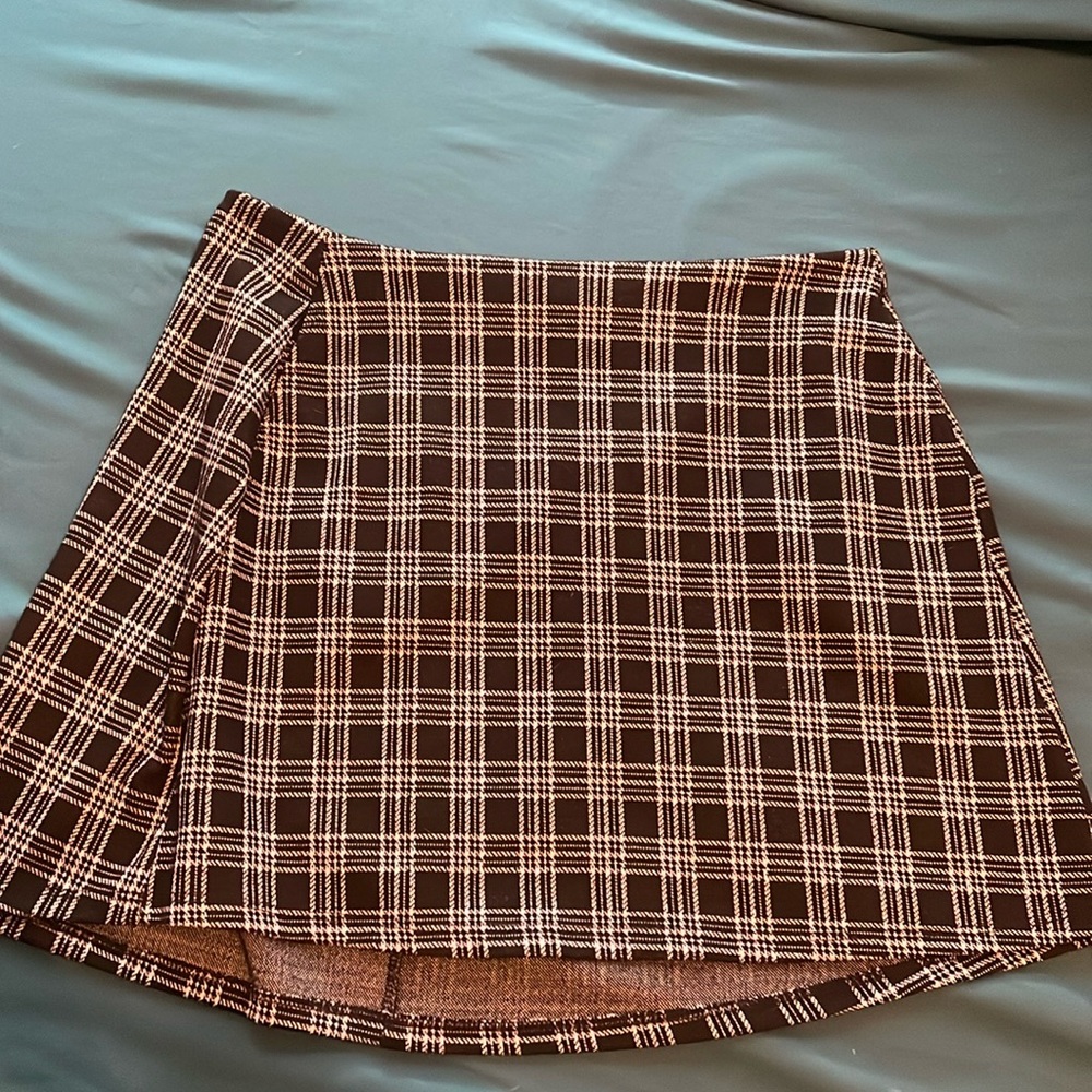 Black and white plaid skirt with pockets